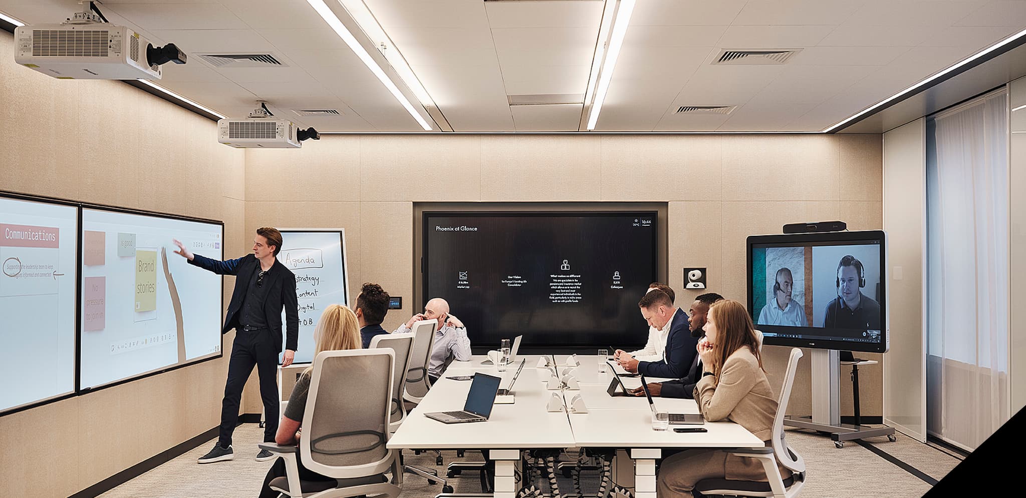 Interactive hybrid learning spaces